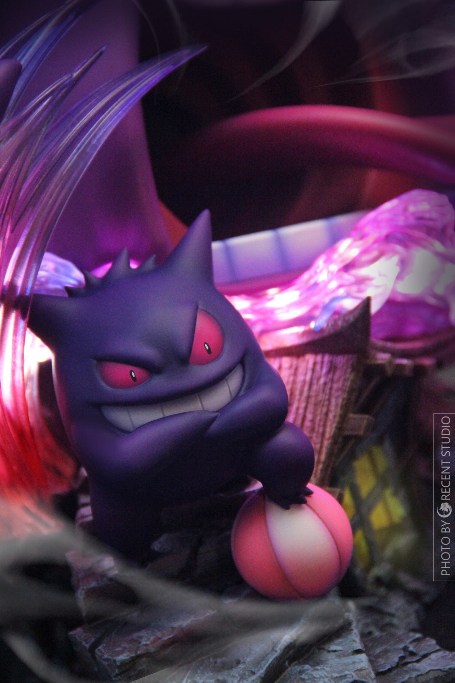 Evolution Series Gigantamax Gengar with LED - Pokemon Resin Statue - PPAP  Studios [Pre-Order]