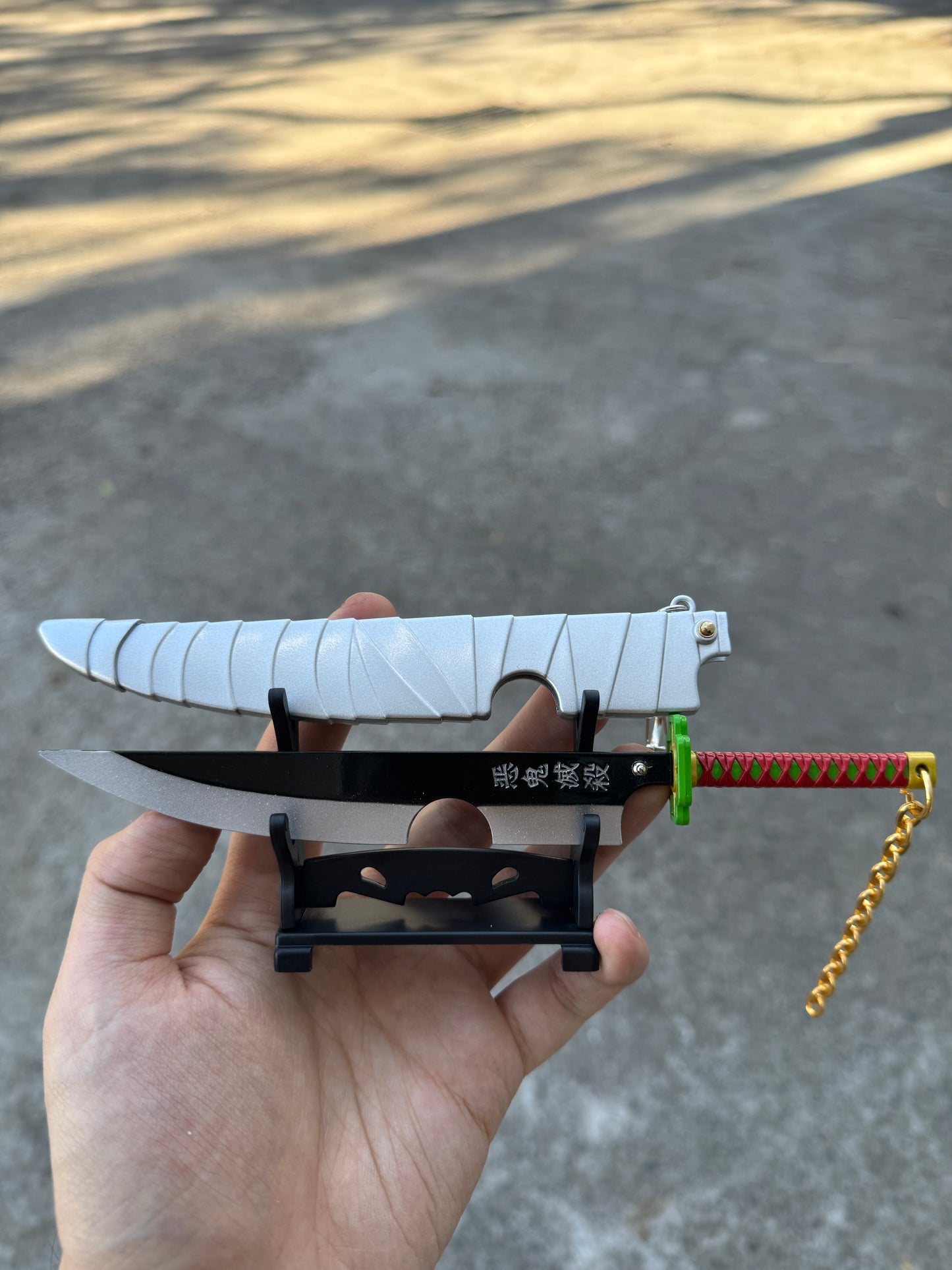 DEMON SLAYER – TENGEN UZUI’S NICHIRIN CLEAVER KEYCHAIN