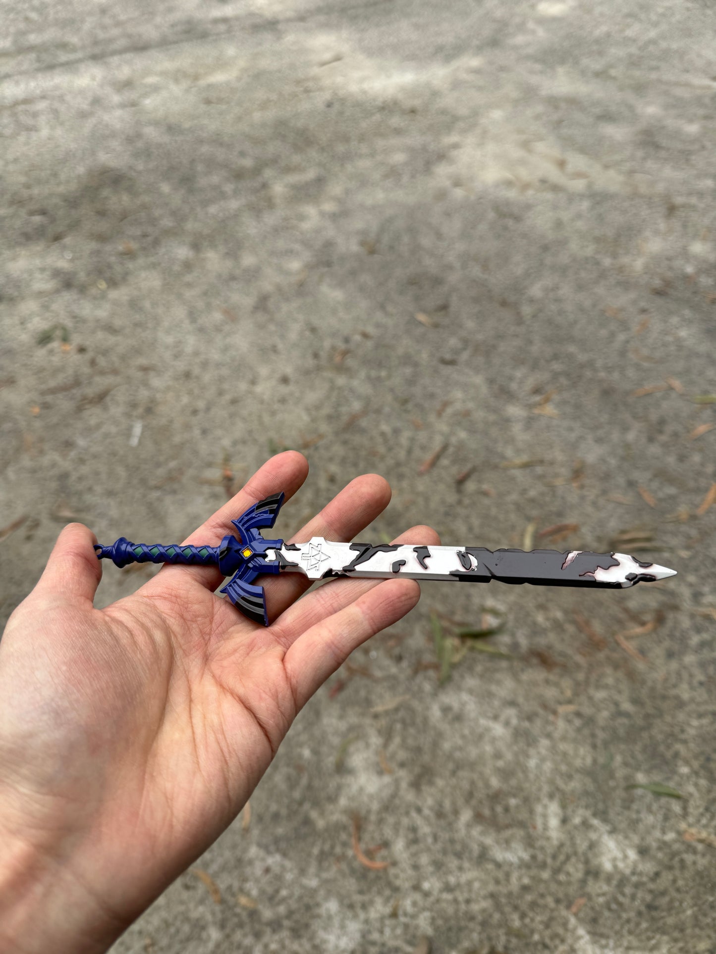 THE LEGEND OF ZELDA – DECAYED MASTER SWORD MINI REPLICA