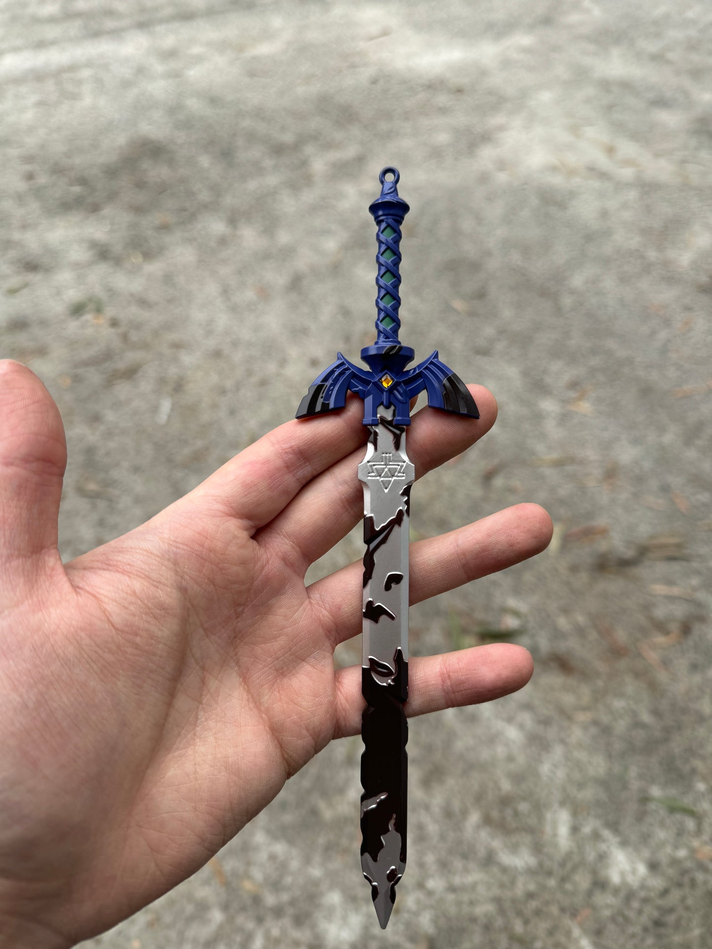 THE LEGEND OF ZELDA – DECAYED MASTER SWORD MINI REPLICA