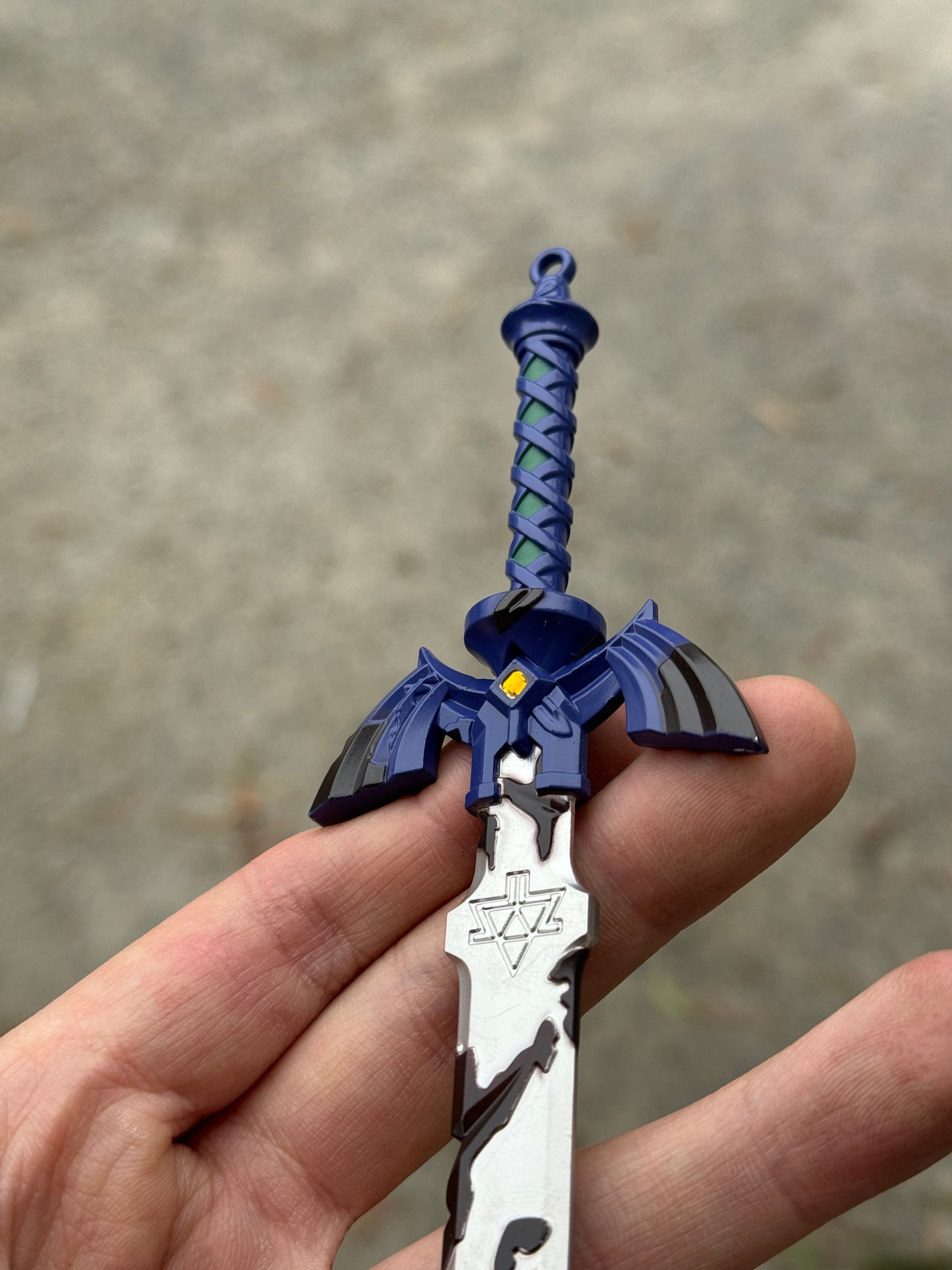 THE LEGEND OF ZELDA – DECAYED MASTER SWORD MINI REPLICA