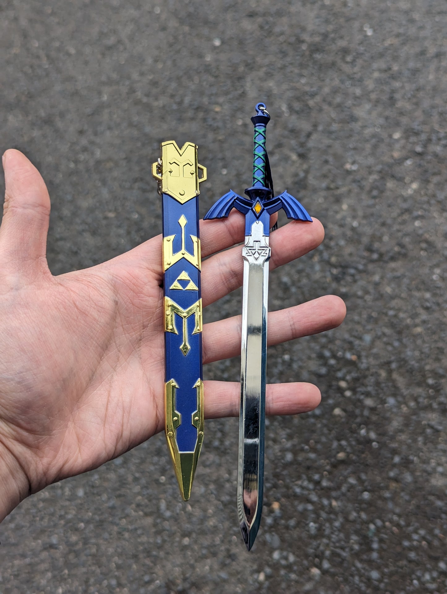 THE LEGEND OF ZELDA – MASTER SWORD KEYCHAIN