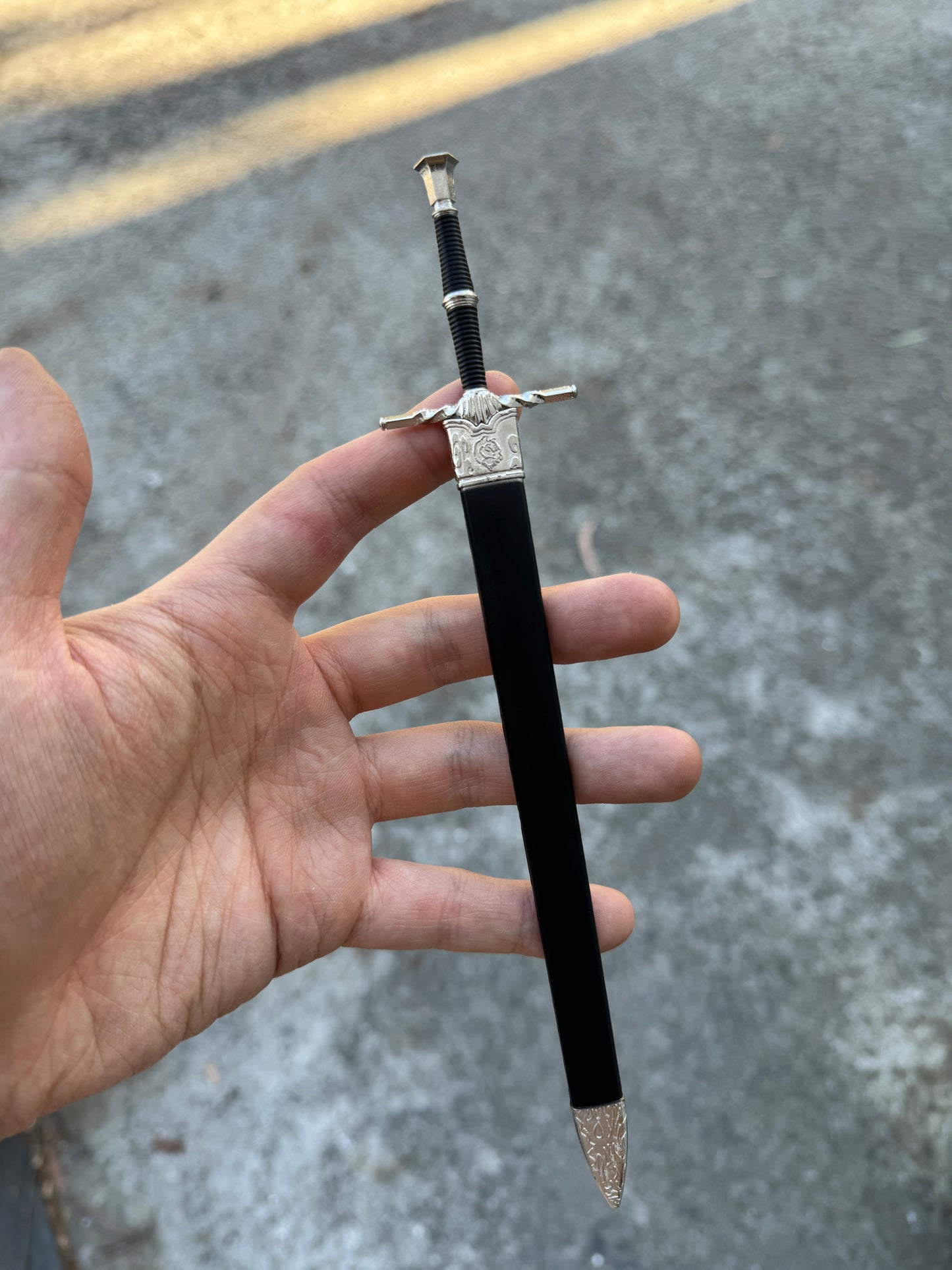 THE WITCHER – GERALT OF RIVIA'S STEEL SWORD MINI REPLICA