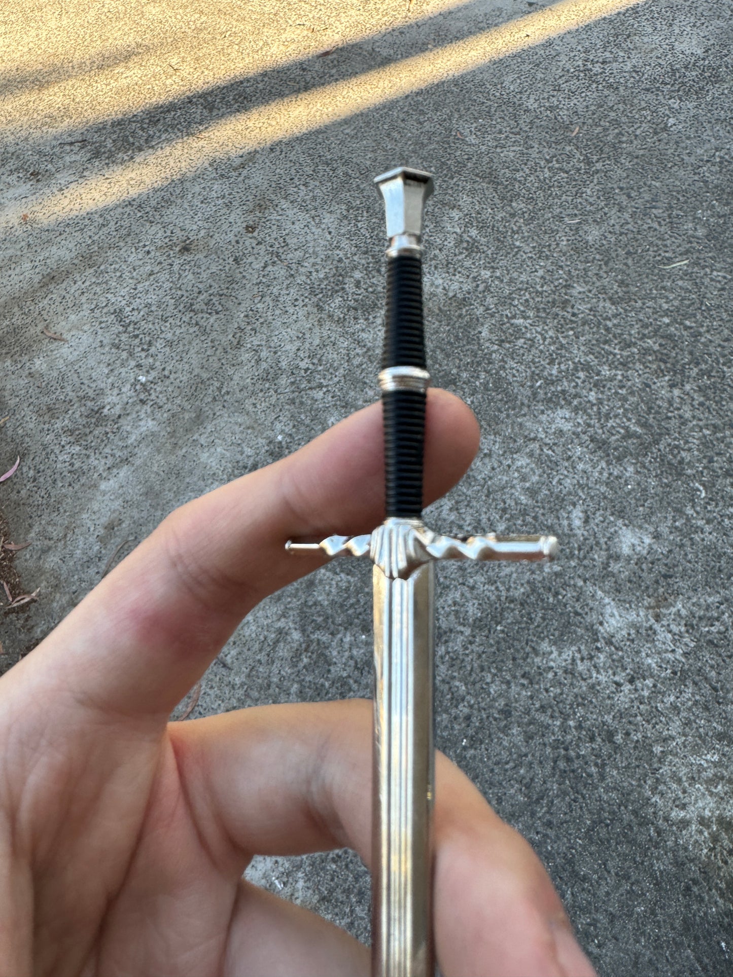 THE WITCHER – GERALT OF RIVIA'S STEEL SWORD MINI REPLICA