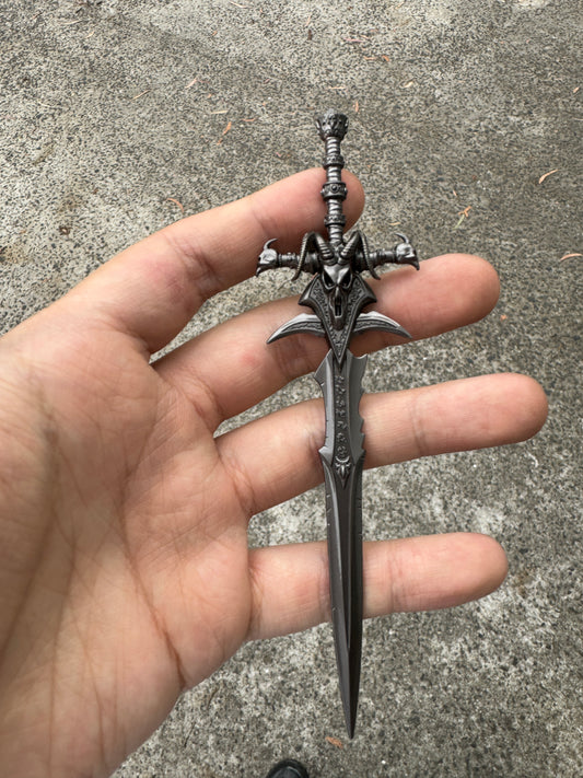 WORLD OF WARCRAFT – FROSTMOURNE MINI REPLICA (14 CM)